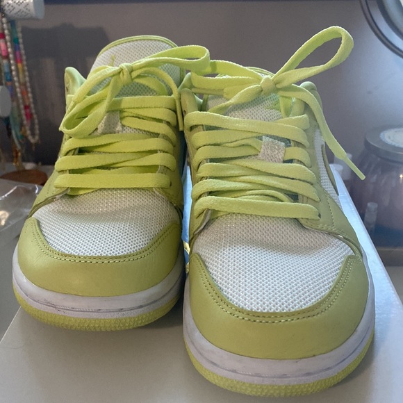 Womens Jordan 1 Low Limelight like new in box - Picture 6 of 6